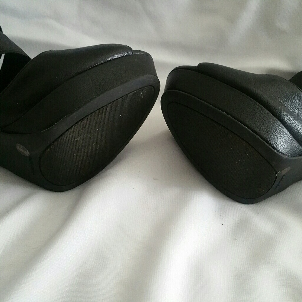 Heels - Picture 5 of 5